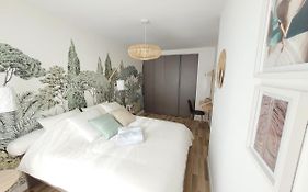 Sunny And Calm 2 Bed Apartment Place Du Pin